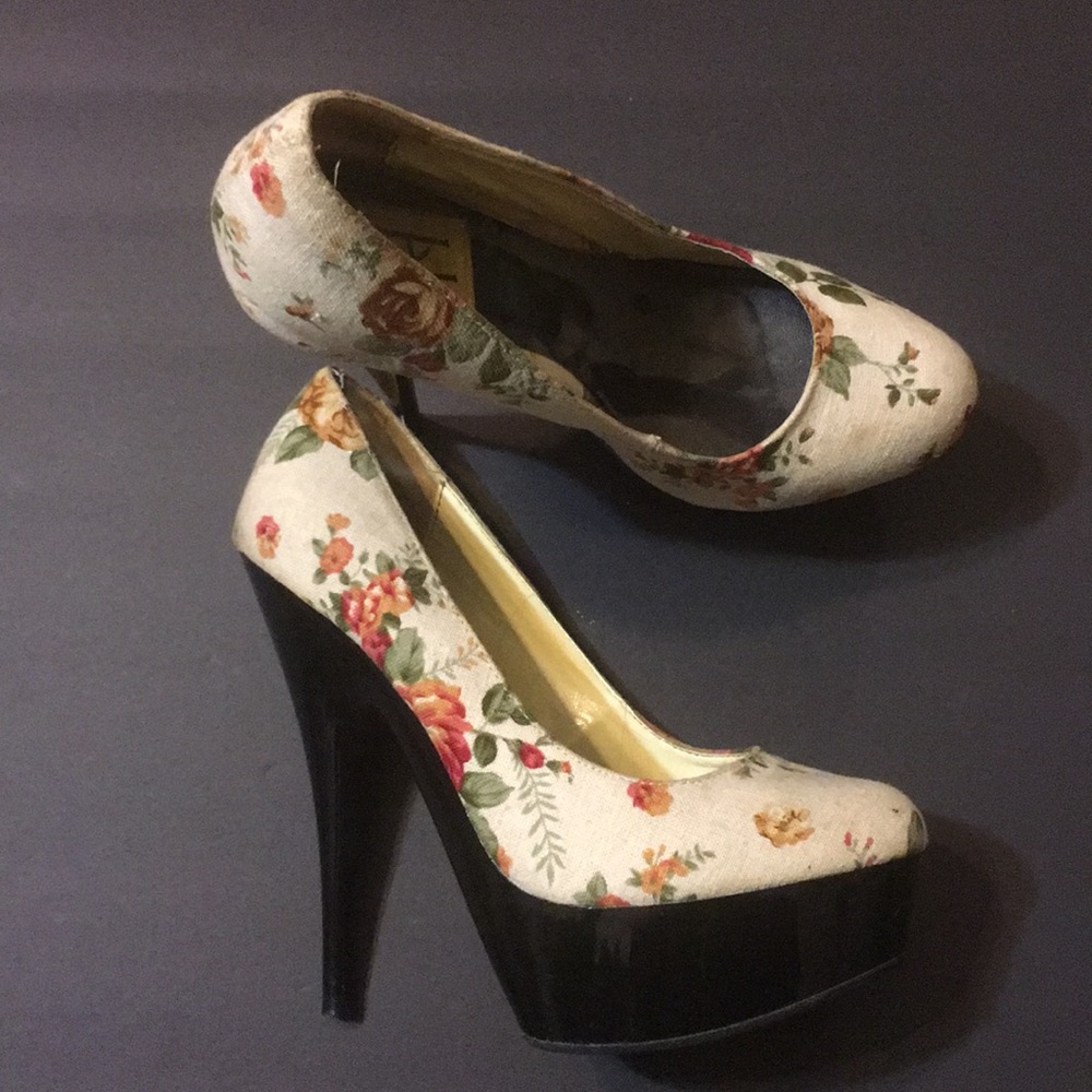 Floral print heels